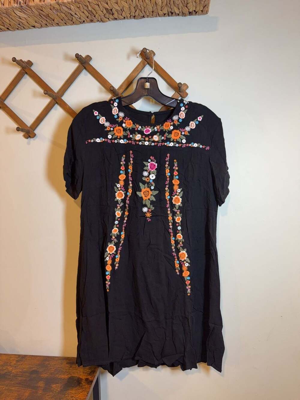 Umgee USA Black Floral Embroidered Short Sleeve Tunic Dress Size M